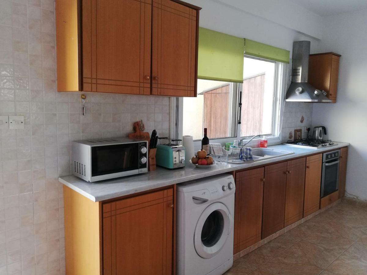 Chriselina Gottage Apartment Paphos Bagian luar foto