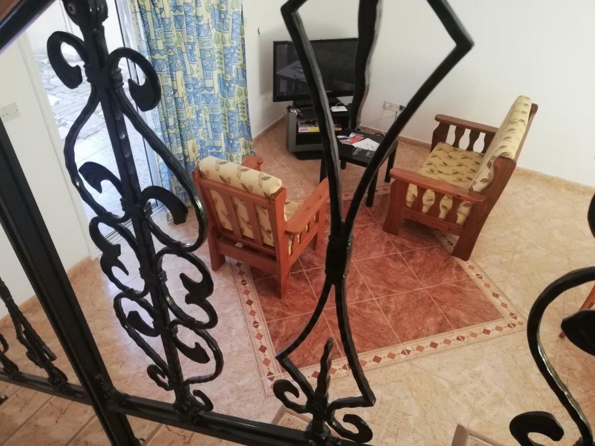 Chriselina Gottage Apartment Paphos Bagian luar foto