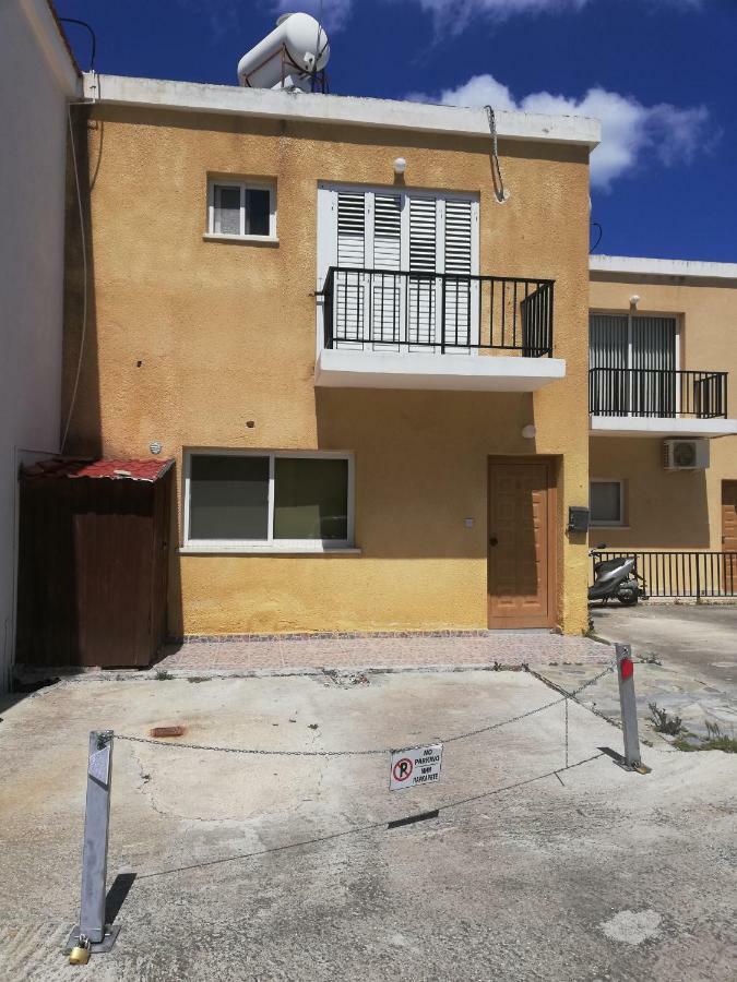 Chriselina Gottage Apartment Paphos Bagian luar foto